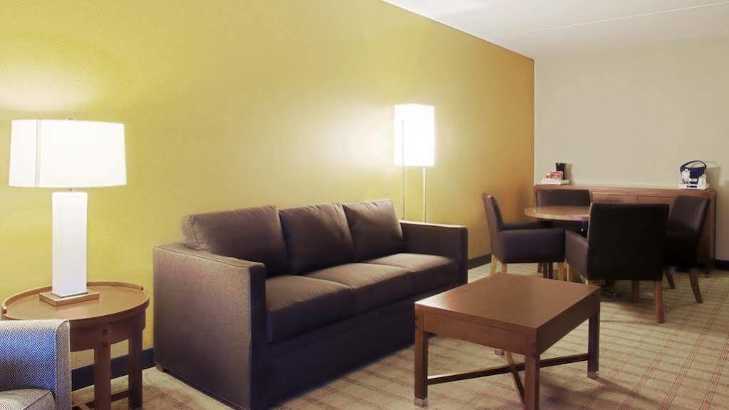Four Points By Sheraton Winnipeg South Extérieur photo